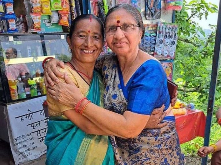 PM Modi & CM Yogi Sisters: जब पीएम मोदी और सीएम योगी की बहनों की हुई मुलाकात, सादगी देखकर अंदाजा लगाना मुश्किल