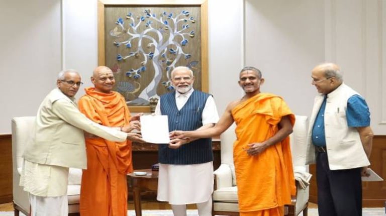 PM Modi: श्री राम मंदिर प्राण प्रतिष्ठा पर विपक्ष की सियासत जारी, पीएम मोदी के निमंत्रण पर उठाए ये सवाल
