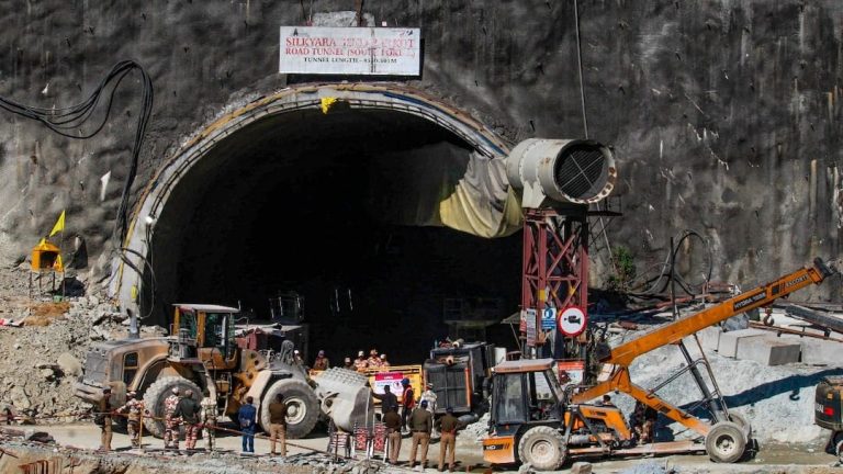 Uttarkashi Tunnel Rescue: सुरंग में 13 दिन से फंसे 41 मजदूरों के बहुत करीब रेस्क्यू की टीम, कभी-भी मिल सकती है खुशखबरी