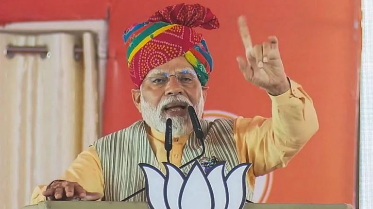 PM Modi On Congress: ‘ये लोग हाथ मिलाने का दिखावा कर रहे हैं, इनके दिल में खटास है…’, गहलोत-पायलट पर जमकर बरसे पीएम मोदी