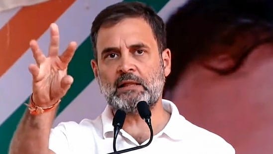 Rahul Gandhi: चुनावी सभा में राहुल गांधी ने बीजेपी पर लगाए आरोप, कहा- ‘आदिवासियों को अंग्रेजी पढ़ने से रोका जा रहा…’