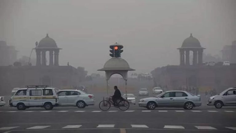 Weather Update: दिल्लीवासियों को अभी नहीं मिलेगी ठंड से राहत, IMD ने जारी किया आने वाले दिनों के लिए ये अलर्ट
