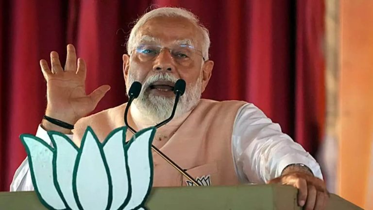 PM Modi: चुनावी रैली में पीएम ने भरी हुंकार, कांग्रेस समेत पूरे महागठबंधन पर कसा तंज